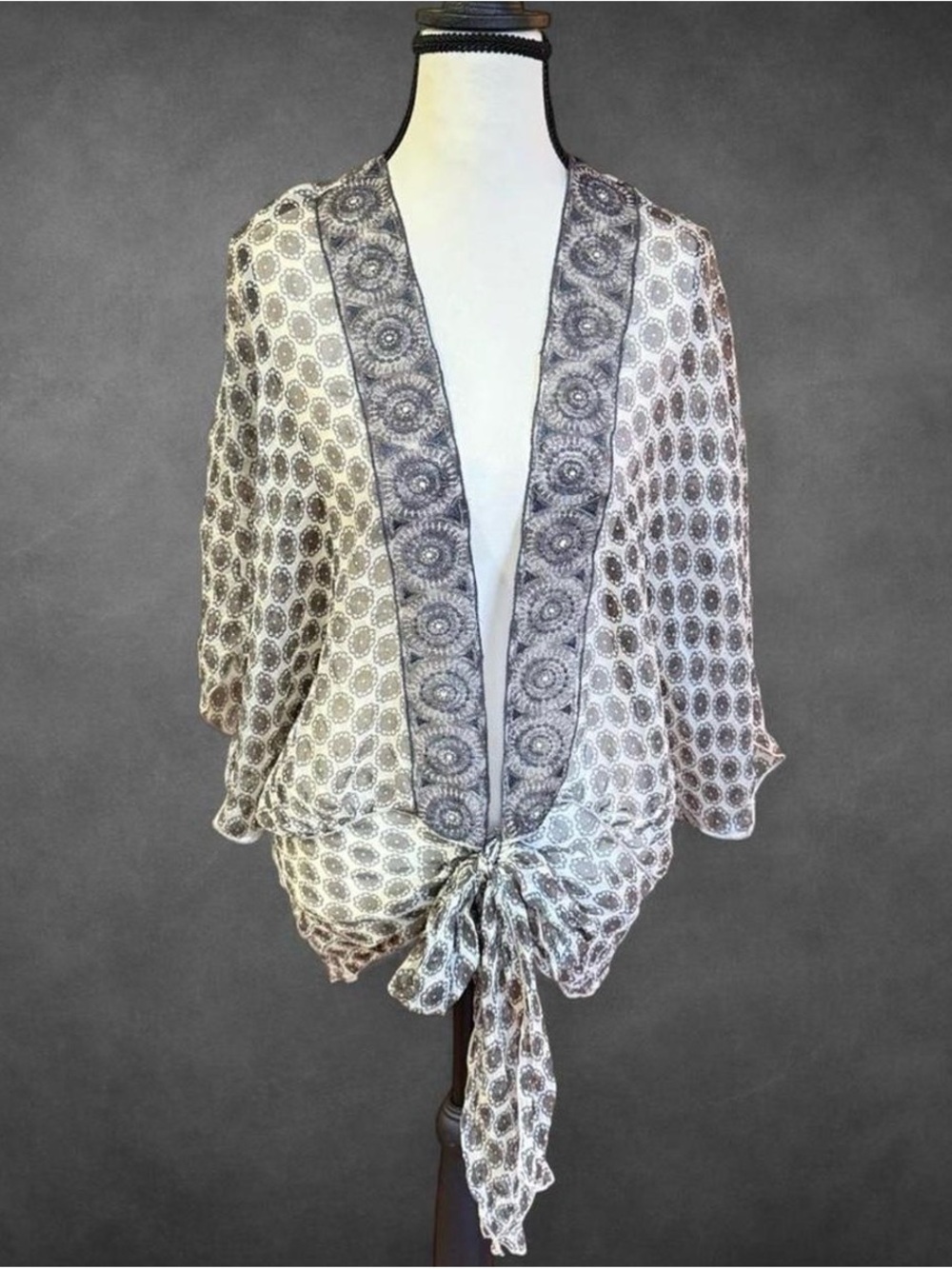 Karen Kane Embroidered‎ 100% Silk Tie-Front Kimono Top - M